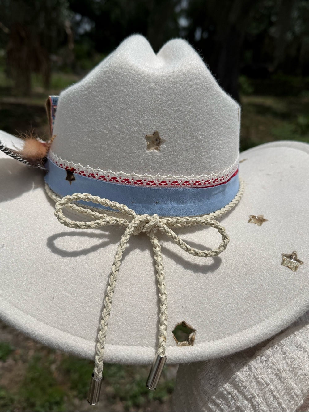 CALAMITY JANE: White Custom Cowboy Hat with Ribbon & Lace Hat Band - Picture 5 of 5